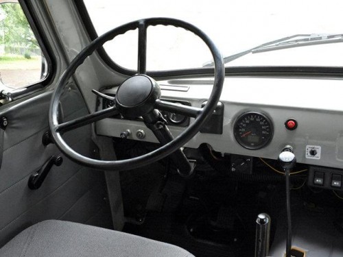 Характеристики грузового фургона УАЗ Буханка 2.4 MT 452 Фургон 2 места (01.1971 - 12.1976): фото, размеры, грузоподъемность, масса, скорость, двигатель, топливо, отзывы