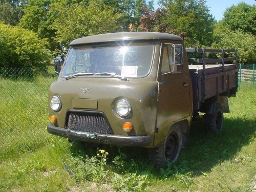 Характеристики грузового автомобиля УАЗ Буханка 2.4 MT 452Д Бортовой (01.1971 - 12.1976): фото, грузоподъемность, масса, скорость, двигатель, топливо, отзывы