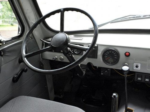 Характеристики грузового автомобиля УАЗ Буханка 2.4 MT 452Д Бортовой (01.1971 - 12.1976): фото, грузоподъемность, масса, скорость, двигатель, топливо, отзывы