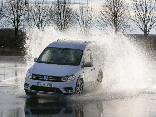 Характеристики грузового фургона Volkswagen Caddy 1.6 TDI BlueMotion DSG Maxi Kasten (09.2015 - 06.2017): фото, размеры, грузоподъемность, масса, скорость, двигатель, топливо, отзывы