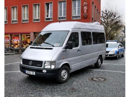 Характеристики грузового фургона Volkswagen LT 2.5 TDI MT Kombi 28KKA (05.1999 - 05.2003): фото, размеры, грузоподъемность, масса, скорость, двигатель, топливо, отзывы