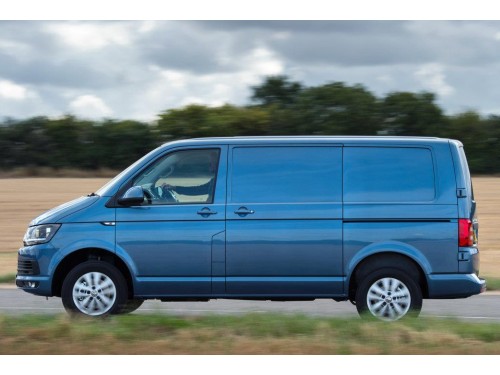 Характеристики грузового фургона Volkswagen Transporter 2.0 TDI DSG Kasten Standard roof (07.2015 - 12.2019): фото, размеры, грузоподъемность, масса, скорость, двигатель, топливо, отзывы