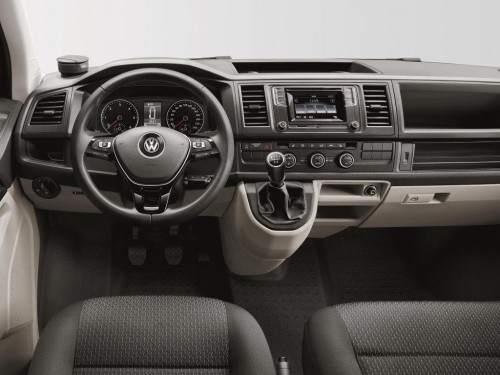 Характеристики грузового фургона Volkswagen Transporter 2.0 TDI DSG Kasten Standard roof (07.2015 - 12.2019): фото, размеры, грузоподъемность, масса, скорость, двигатель, топливо, отзывы