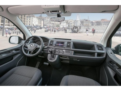 Характеристики грузового фургона Volkswagen Transporter 2.0 TDI DSG Kasten Standard roof (07.2015 - 12.2019): фото, размеры, грузоподъемность, масса, скорость, двигатель, топливо, отзывы