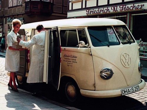 Характеристики грузового фургона Volkswagen Type 2 1.2 MT 1200 Kombi (02.1954 - 12.1958): фото, размеры, грузоподъемность, масса, скорость, двигатель, топливо, отзывы