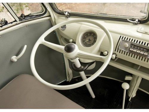 Характеристики грузового фургона Volkswagen Type 2 1.5 MT 1500 Kombi (01.1963 - 12.1965): фото, размеры, грузоподъемность, масса, скорость, двигатель, топливо, отзывы