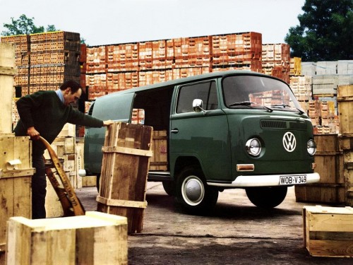 Характеристики грузового фургона Volkswagen Type 2 1.7 MT 1700 Cargo Van High Roof (01.1971 - 07.1972): фото, размеры, грузоподъемность, масса, скорость, двигатель, топливо, отзывы