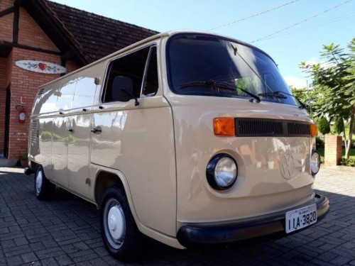 Характеристики грузового фургона Volkswagen Type 2 1.6 MT 1600 Cargo Van (08.1972 - 10.1979): фото, размеры, грузоподъемность, масса, скорость, двигатель, топливо, отзывы