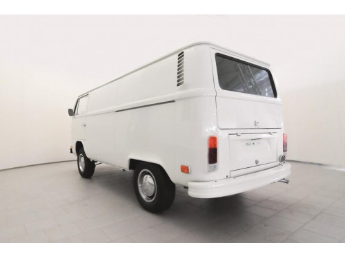 Характеристики грузового фургона Volkswagen Type 2 1.7 MT 1700 Cargo Van (08.1972 - 01.1973): фото, размеры, грузоподъемность, масса, скорость, двигатель, топливо, отзывы