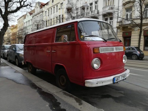 Характеристики грузового фургона Volkswagen Type 2 2.0 MT 2000 Cargo Van (02.1975 - 10.1979): фото, размеры, грузоподъемность, масса, скорость, двигатель, топливо, отзывы