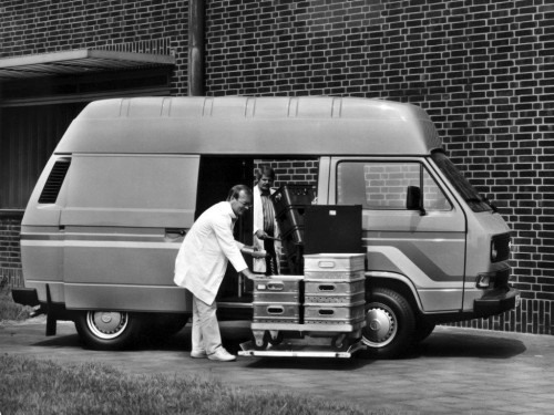 Характеристики грузового фургона Volkswagen Type 2 2.1 MT 2100  Cargo Van High Roof (02.1984 - 01.1990): фото, размеры, грузоподъемность, масса, скорость, двигатель, топливо, отзывы