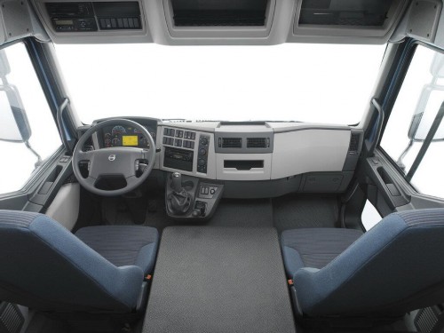 Характеристики тягача Volvo FL 7.2 MT6 4x2 Rigid FLL42 RE 12L Leaf 3800 (05.2006 - 04.2013): фото, размеры, грузоподъемность, масса, скорость, двигатель, топливо, отзывы