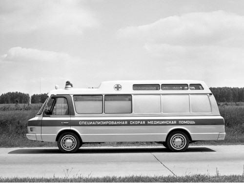 Характеристики автобуса ЗИЛ 118 6.0 AT Мобильный пункт радиоэлектронного слежения (01.1976 - 12.1977): фото, места, схема, вместимость, скорость, двигатель, топливо, масса, отзывы