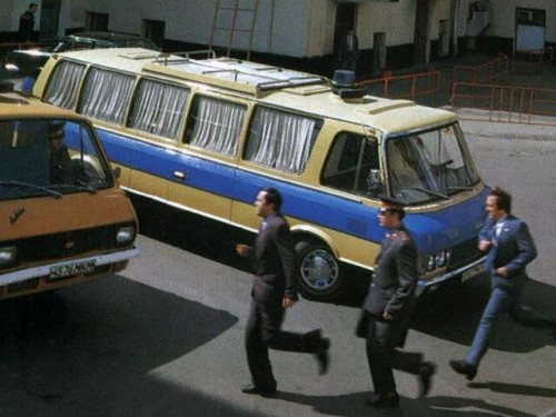 Характеристики автобуса ЗИЛ 118 6.0 AT Скорая помощь (05.1980 - 12.1990): фото, места, схема, вместимость, скорость, двигатель, топливо, масса, отзывы