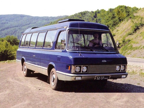 Характеристики автобуса ЗИЛ 3207 7.0 AT Автобус с высокой крышей (03.1993 - 01.1994): фото, места, схема, вместимость, скорость, двигатель, топливо, масса, отзывы