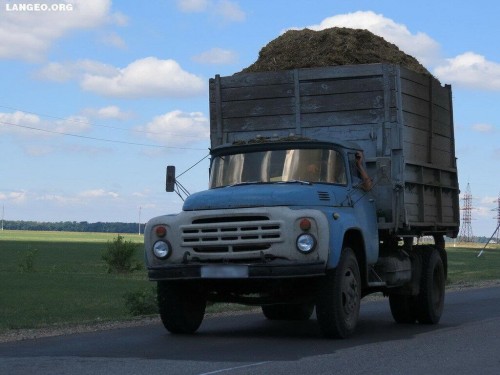 Характеристики бортового грузовика ЗИЛ ММЗ-550 5.6 MT 555К Строительный самосвал (01.1977 - 01.1986): фото, грузоподъемность, масса, скорость, двигатель, топливо, отзывы